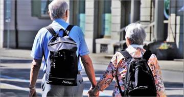 67歲翁「不外食、不吹冷氣」努力工作存1300萬　才退休秒後悔