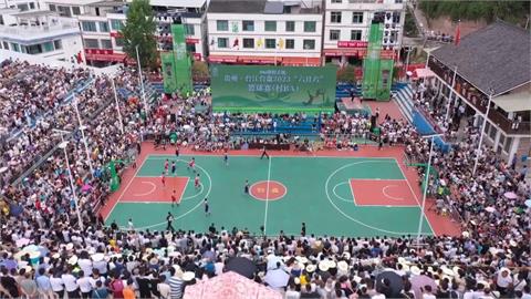 中國「村BA」如嘉年華　上萬球迷擠爆鄉村球場