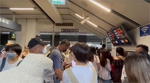 快新聞／高鐵南港站「道岔訊號異常」列車延誤！　民眾擠月台等待