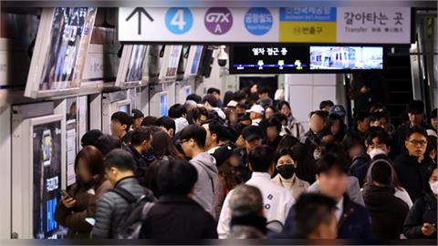 南韓鐵道、首爾地鐵齊罷工　首爾市增公車班次　調動緊急人力