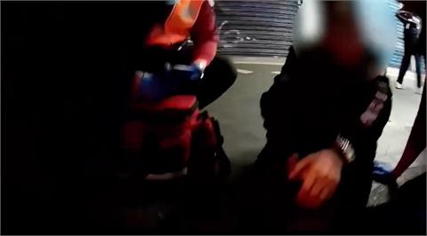 快新聞／北市8旬老翁寒冬夜倒臥商家騎樓「離家10公里遠」　暖警助返家團圓