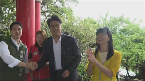 民進黨台北市長參選人沈伯洋（中）、民進黨台北市議員參選人高嘉瑜（右）。（圖／民視新聞）