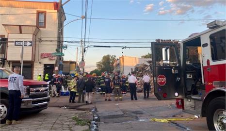 快新聞／美國費城建築物倒榻！　消防人員受困1人死亡、5人獲救送醫