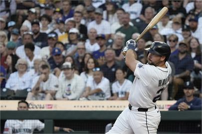 MLB(影)／不想讓大谷翔平追上!　水手巨砲捕手勞雷也炸裂來到44轟