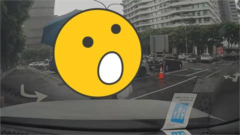 「行人條款」停車場也適用？他入場遭「肉身擋車」秒當機：什麼人都有
