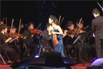 國慶音樂會淋雨表演 首席小提琴家氣到離席