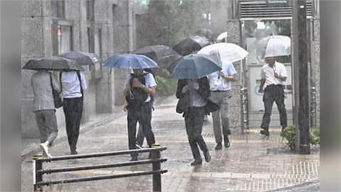 日本秋雨鋒面發威　關東至北陸暴雨馬路淹成河