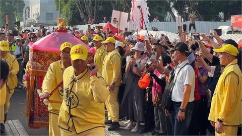 粉紅超跑魅力席捲南投市　公所高規格迎媽祖堪比進香