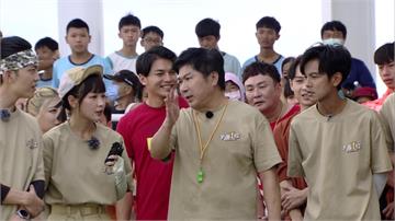 胡瓜玩遊戲突「倒地不起」! 旁人急攙扶再爆意外 驚險場面曝光
