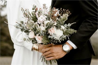 快新聞／整形醫外遇還與小三拍「孕婦婚紗」　妻怒求償300萬判決出爐