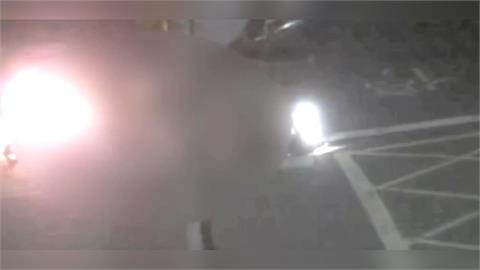 高雄無號誌小巷機車相撞起火！　43歲騎士受困遭燒死