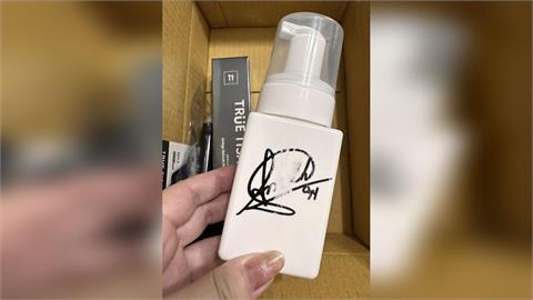 獨／幸運抽中球星親簽產品「簽名整片糊」　粉絲嘆：魔鷹變磨損
