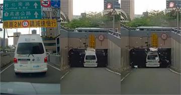 復康巴士「疑未注意限高」硬闖地下道　車頂瞬間炸裂「變敞篷車」
