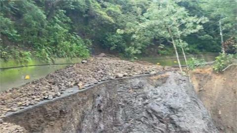 屏東春日鄉豪雨狂炸！　屏146線路基掏空禁止通行