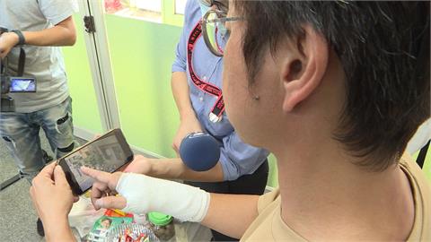 羅廷瑋母親直播泣訴　遭抹黑助郭台銘志工掛布條