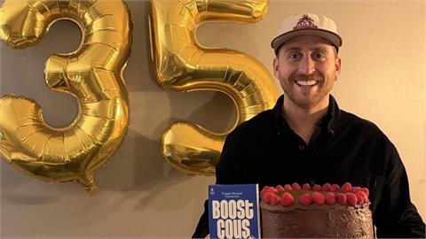 35歲男靠「超普及免費AI工具」翻身!「年收近億元」曝每日賺16萬秘訣