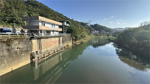 基隆河水油污染影響2週　八堵抽水站恢復白天抽水