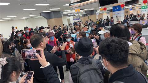 松山機場爆抗議！飛金門軍機「突然不飛了」　影響百人投票鄉親氣炸
