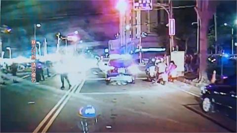 行車糾紛爆4人鬥毆　被安全帽猛K「頭流血」還在打