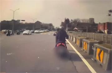 騎機車停在總統府前　32歲男狂吼情緖激動被強制就醫