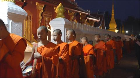 寮國人財兩失！　遊客嬉鬧打亂傳統儀式　中國一條龍模式大搶觀光財