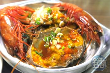 試吃筆記／春大直主廚市場再添生力軍！「味爵」主打剝皮辣椒、蒜頭高粱入魂的台式生醃醬蟹　還可代客料理活海鮮