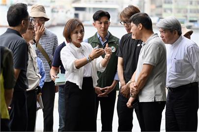 邱議瑩會勘前鎮漁港多功能運銷中心　攤商讚協調高效率