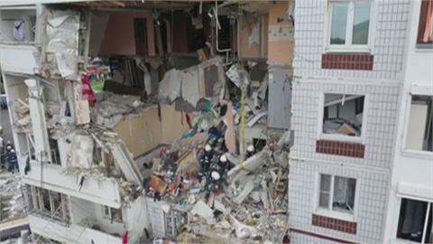 俄羅斯公寓氣爆牆壁轟出大洞！　2到5樓外牆、天花板坍塌