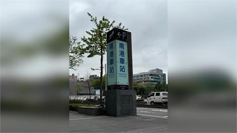 快新聞／「北上藍、南下綠」台鐵看板大升級　南港站率先試辦