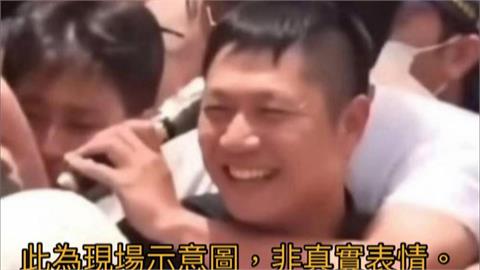 網傳遭勒脖燦笑照是AI合成！　　當事員警還原：相信黃國昌沒有惡意