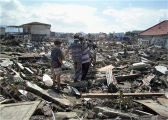 南亞大海嘯15周年...受難者家屬齊聚萬人塚哀悼