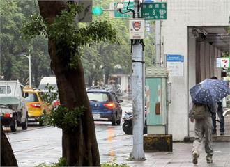 梅雨狂炸「一下雨就頭痛」患者暴增！    中醫揭天氣病原因