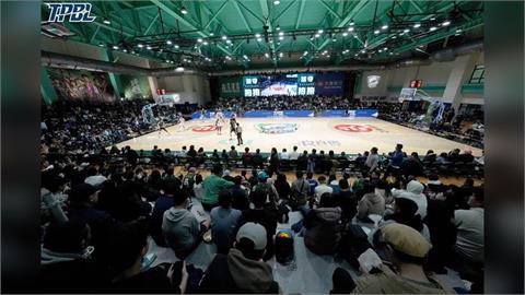 籃球／球員竟得和球迷一起上廁所！雲豹中壢主場首戰問題超多！連自家洋將都怒噴髒話