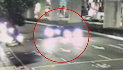 台中運將疑不滿前車開太慢「閃燈」　對方竟攔車亮武士刀