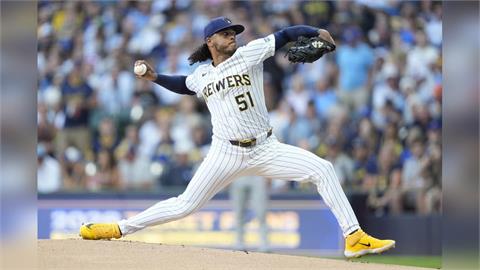 MLB(影)／大聯盟戰績第一的釀酒人　球隊投手「三冠王」連29局無失分寫史詩紀錄