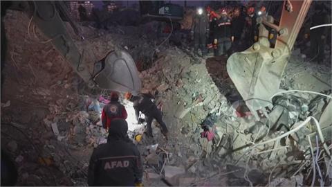 土敘強震逾4.3萬人罹難　災民受困11天奇蹟獲救