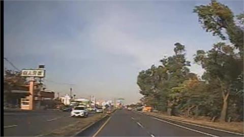 嘉義老夫妻雙載迴轉遭撞2傷 7旬騎士遭連人帶車推行