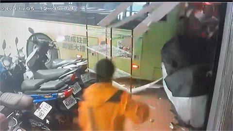 信義區出現無人公車！？　　一路"倒退嚕"撞進騎樓