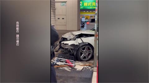 賓士車4小時內連撞2間超商騎樓　酒測值0單純恍神釀禍？