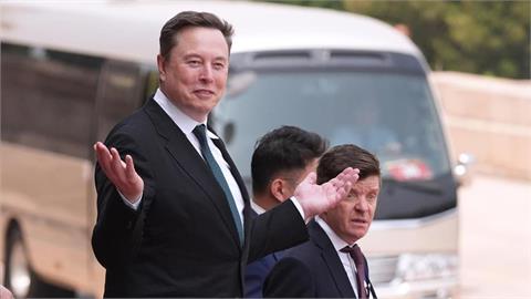馬斯克「川習會」場外做1舉動引熱議！中網戲稱「1句話」釣出本尊直球回應