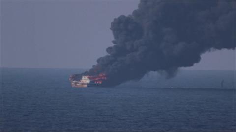 荷姆茲海峽2新加坡商船遭擊沉　CNN：美考慮使用「炸彈之母」攻擊伊朗