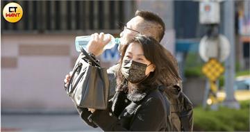 鋒面通過北台轉濕涼「雨下3天」　中南部高溫飆30度