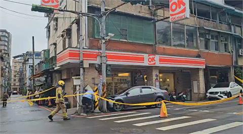 快新聞／基隆市區瀰漫瓦斯味！轎車撞斷瓦斯管　駕駛肇逃追捕中
