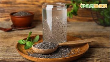 奇亞籽要咬碎還是直接吞？營養師解答：「多做1件事」助吸收