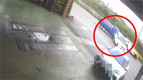 操作不慎？剛保養完就撞　駕駛「倒退嚕」連撞2車再進廠