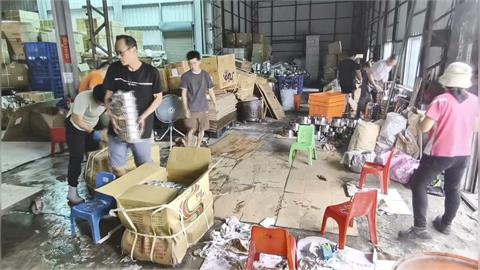 暴雨襲擊! 台南太乙工業區一度慘淹 志工暖心救援助善後