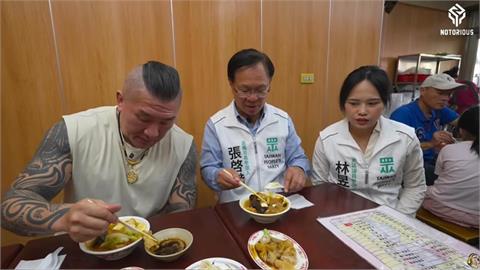 不只柯文哲羊肉爐！館長直播同框張啟楷用餐「旁邊小雞沒碗筷」惹議