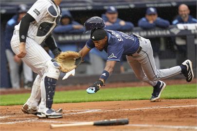MLB(影)／他的驚人速度比大谷翔平還快！隊友內野安打辛普森從二壘直衝本壘得分