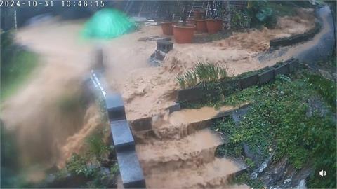 一個月內兩颱侵襲！　金山老街居民淹怕了堆沙包防淹