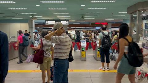 快新聞／通勤族崩潰！北捷文湖線「車門故障」　影響260名乘客